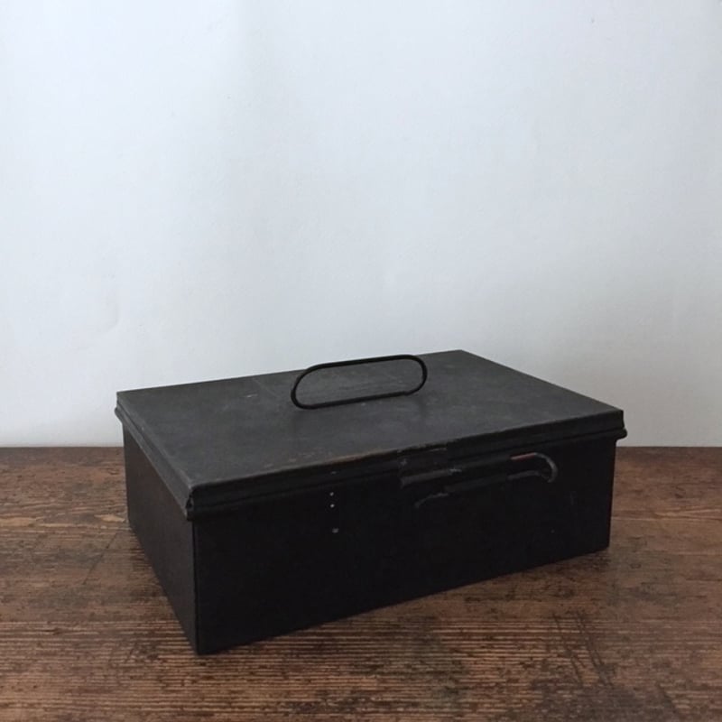 first aid tin / アンティークファーストエイド缶 救急箱 | cocon