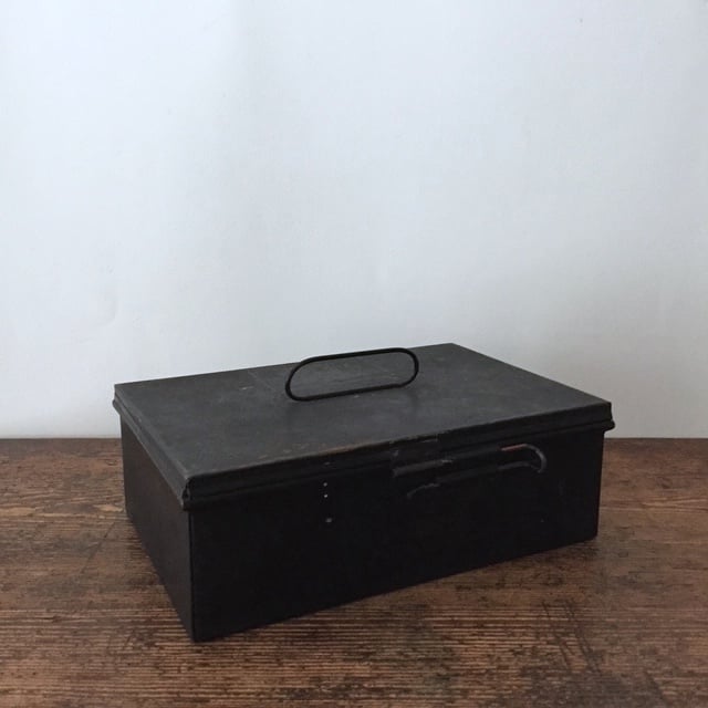 first aid tin / アンティークファーストエイド缶 救急箱 | cocon