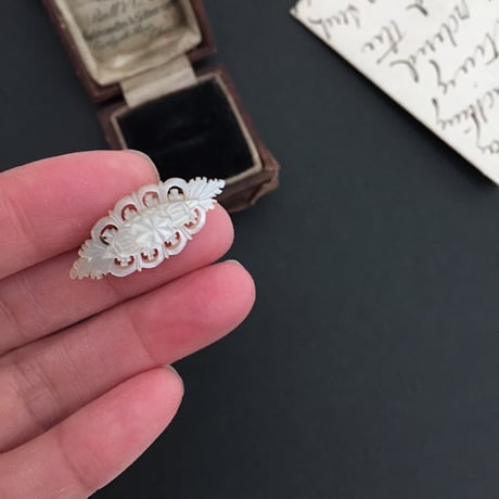 mother of pear brooch / マザーオブパールスターブローチ ベツレヘム 白蝶貝