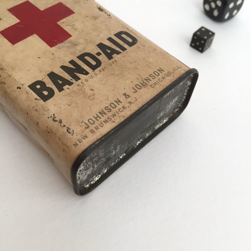 band aid tin / アンティークバンドエイド缶 JOHNSON&JOHNSON