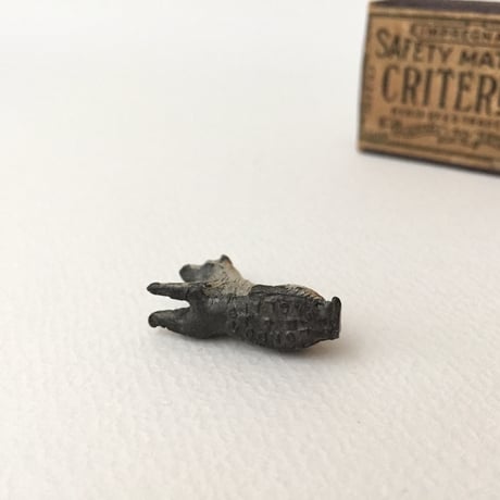 swan lead figure / 鉄の犬のフィギュリン