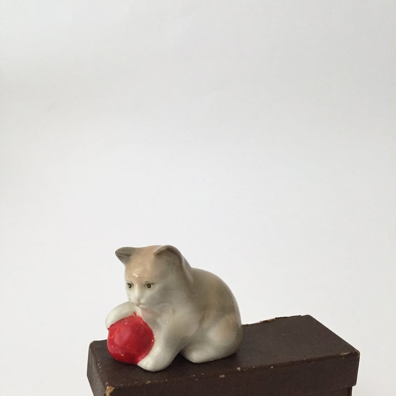 cat figure / アンティーク猫おきもの | cocon