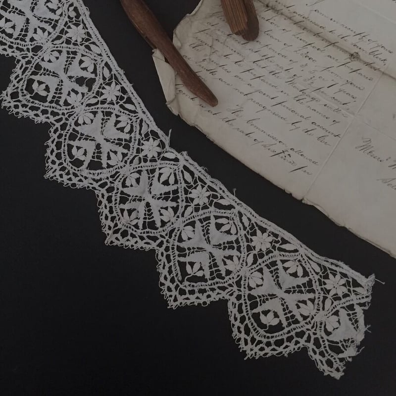 アンティーク 刺繍ガロンレース&ブルージュレース 付け襟 細畝ピケドプロヴァンス アンティーク 刺繍ガロンレース&ブルージュレース 付け襟 細畝ピケド