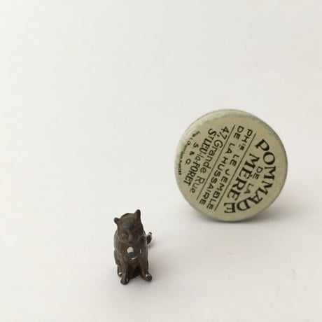 brown cat lead figure / 鉄のねこフィギュリン