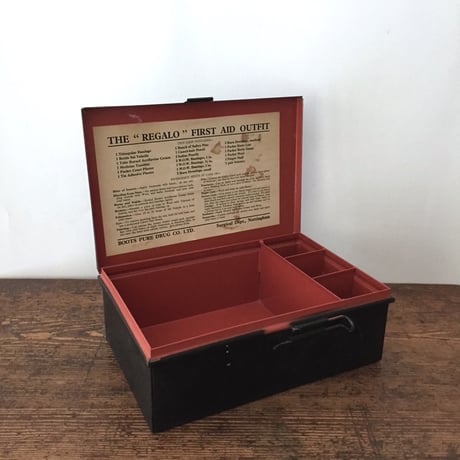 first aid tin / アンティークファーストエイド缶　救急箱