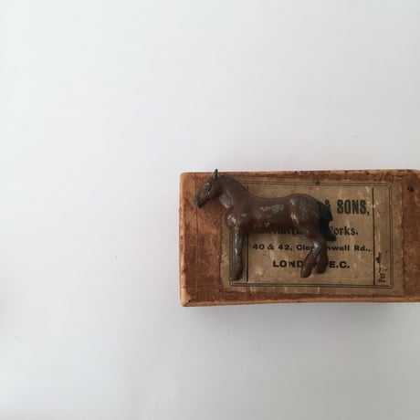 horse lead figure / 鉄の馬フィギュリン