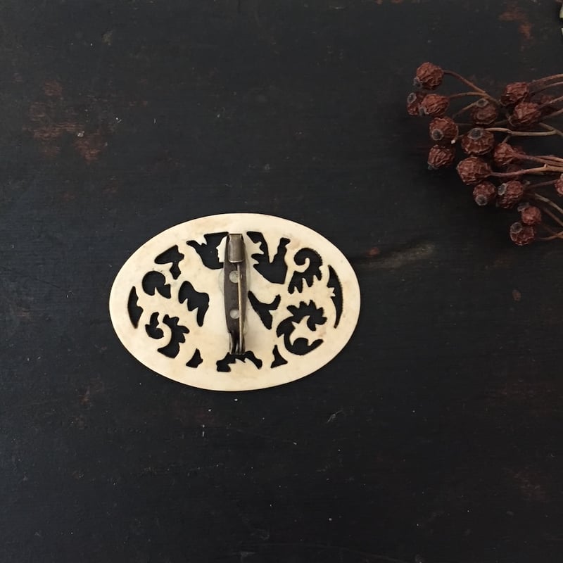 ivory brooch / アンティークアイボリーブローチ 透かし模様 | cocon