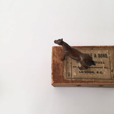horse lead figure / 鉄の馬フィギュリン