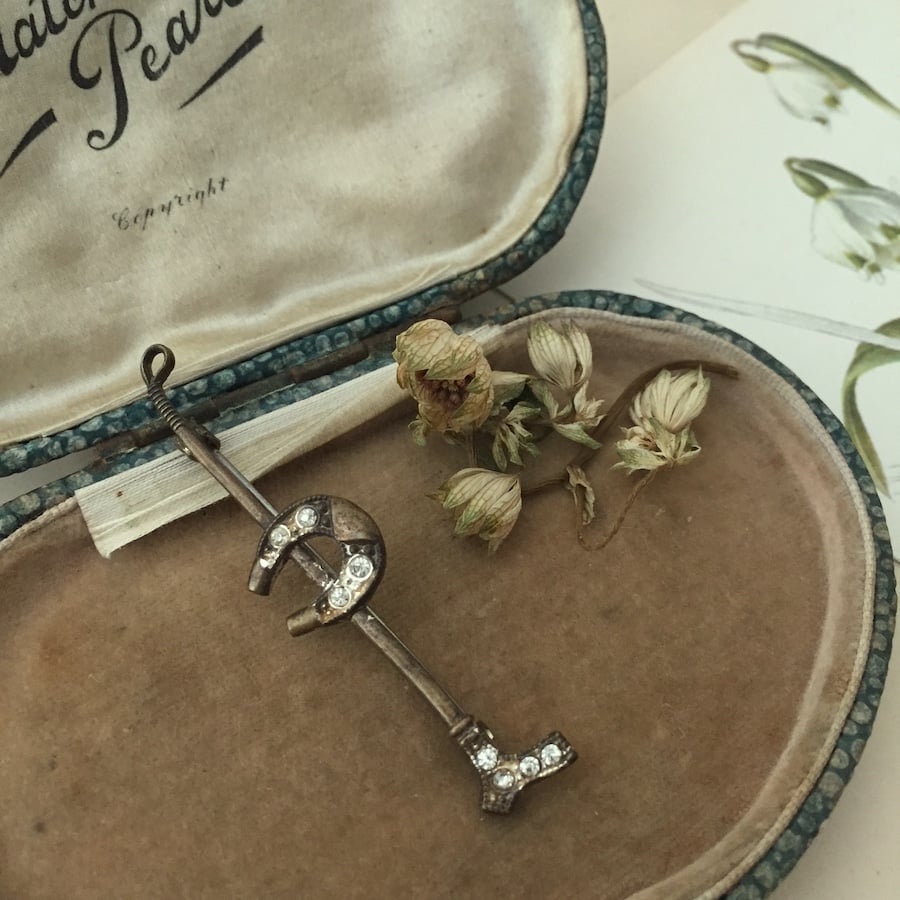 【あい】pumpkin赤、馬の蹄ブローチ あい】pumpkin赤、馬の蹄ブローチ あい】pumpkin赤、馬の蹄