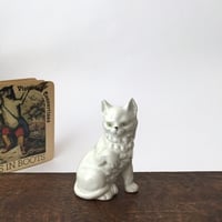 white cat figure / アンティーク白猫おきもの