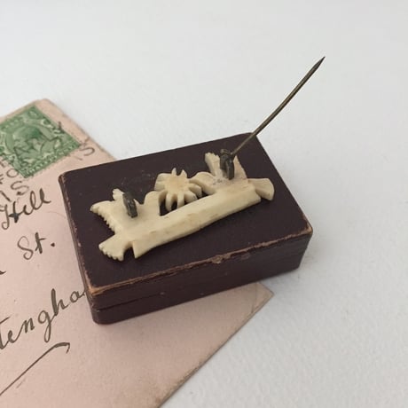 ivory bird brooch /　アンティークアイボリーバードブローチ