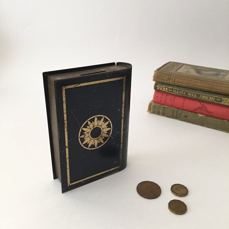 money tin box / アンティークブック型貯金箱 | cocon
