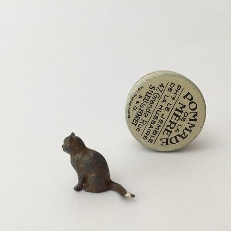 brown cat lead figure / 鉄のねこフィギュリン