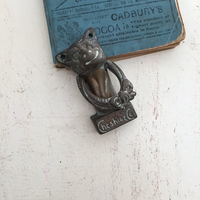 cat door knocker / アンティークねこのドアノッカー 真鍮 チェシャ猫