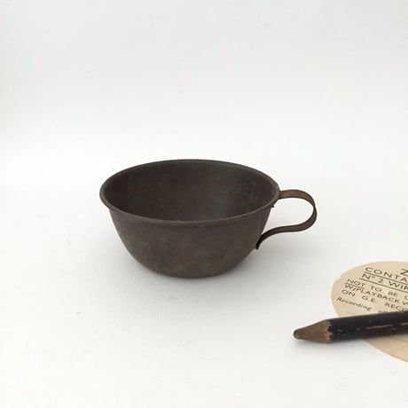 mug tin / アンティークブリキのマグカップ ハンドル付き