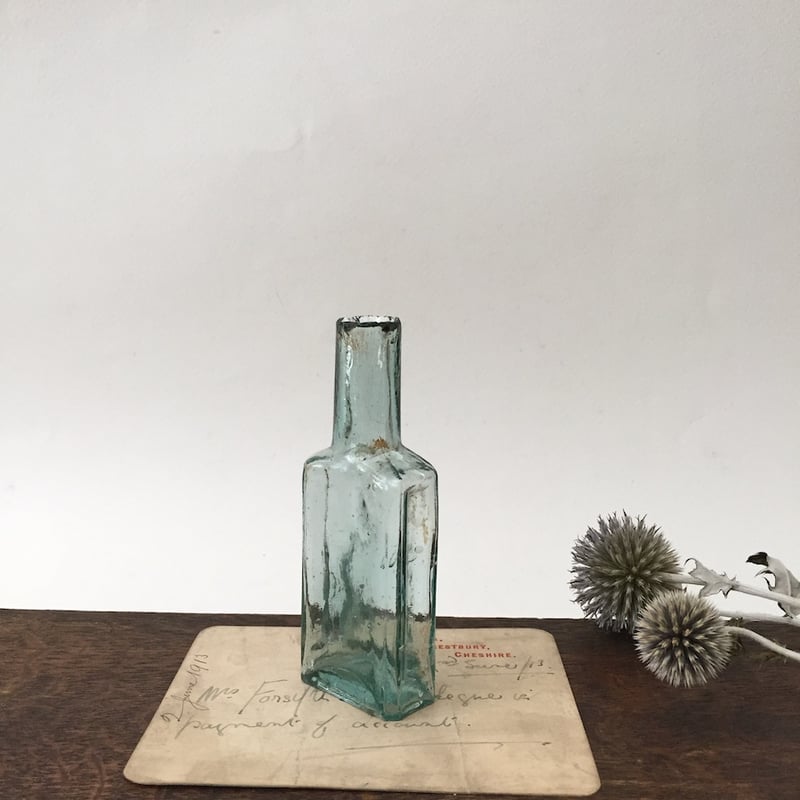 アンティークガラス瓶　イギリス イギリスアンティーク ガラスボトル ガラス瓶 - ANTIQUE LEAVES