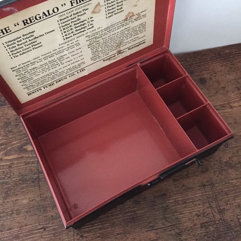 first aid tin / アンティークファーストエイド缶 救急箱 | cocon