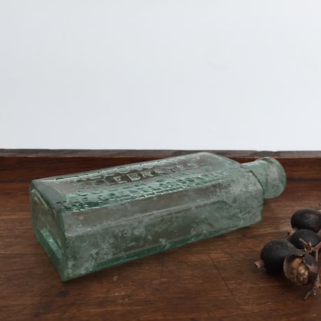 bottle / アンティークイギリスガラス薬品ボトル