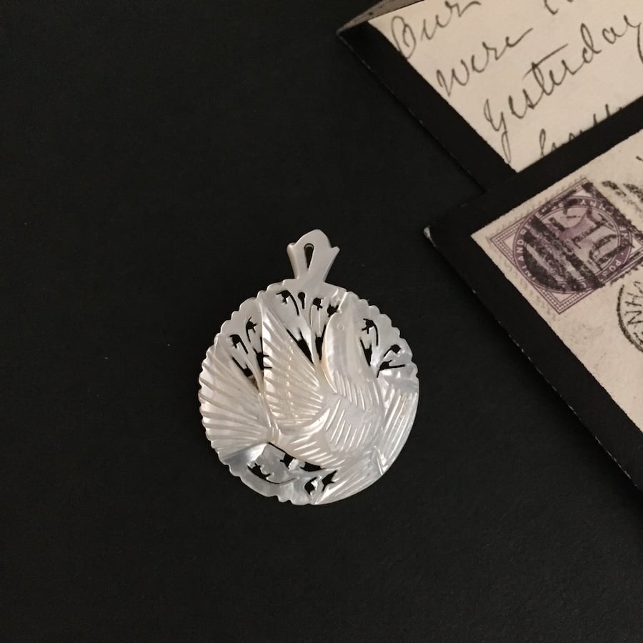 bird brooch / マザーオブパールベツレヘムバードブローチ 白蝶貝 | cocon