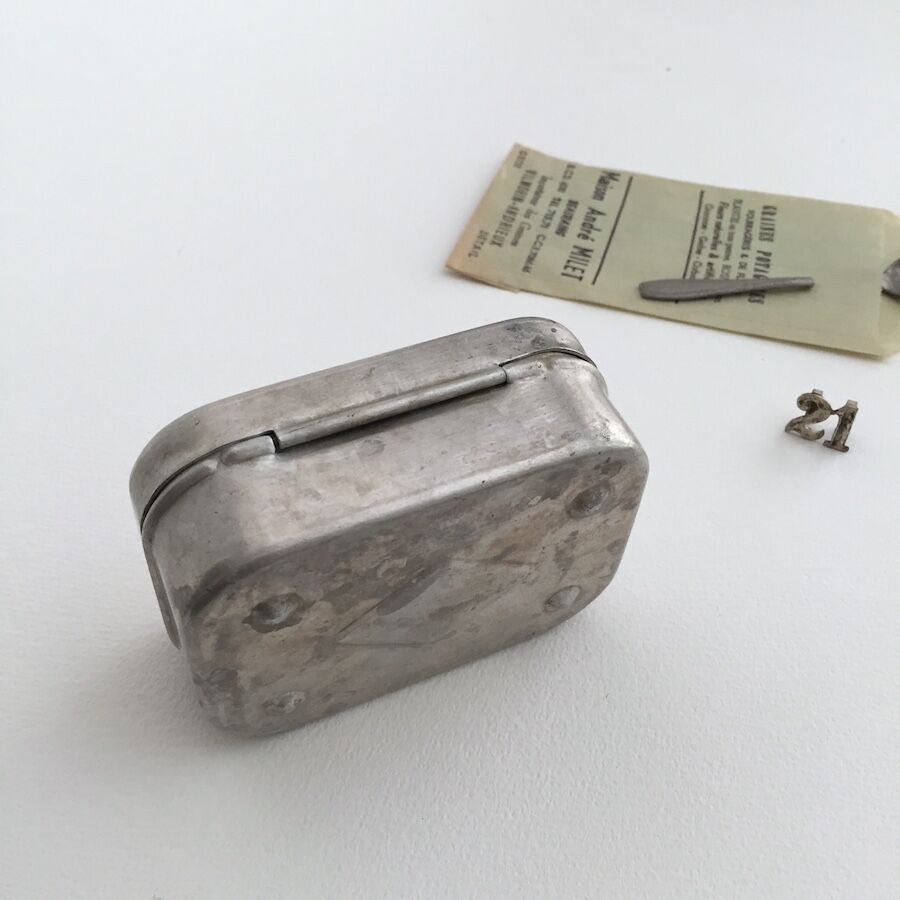 【 アンティーク 】 金属製 ケース fit=scale-down,w=1200