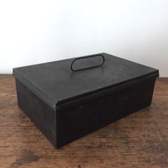 アンティーク　FIRST AID 救急箱　缶　英国　ミリタリー first aid tin / アンティークファーストエイド缶 救急箱 | cocon