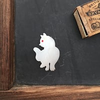 ネコのブローチ / 天然貝のネコのブローチ アンティークねこブローチ