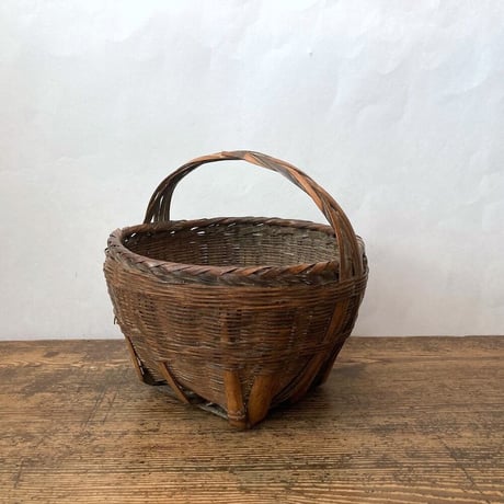 古いカゴ | STORES