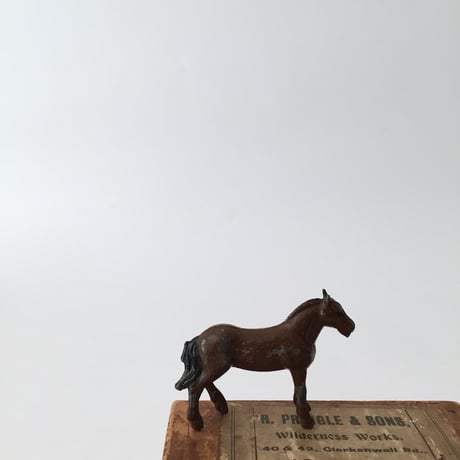 horse lead figure / 鉄の馬フィギュリン
