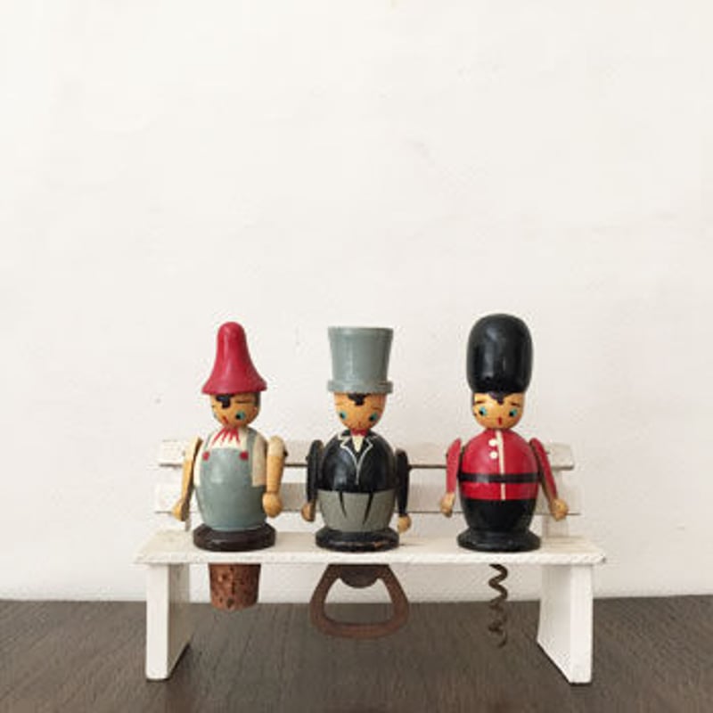 西ドイツ製　大型のkoestelのビンテージ手作赤い服着たマンドリンを弾く天使！ 西ドイツ製 大型のkoestelのビンテージ手作赤い服着たマンドリン