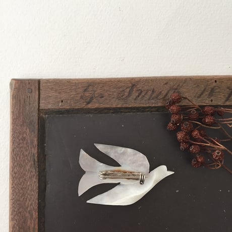 bird brooch / アンティークシェルバードブローチ