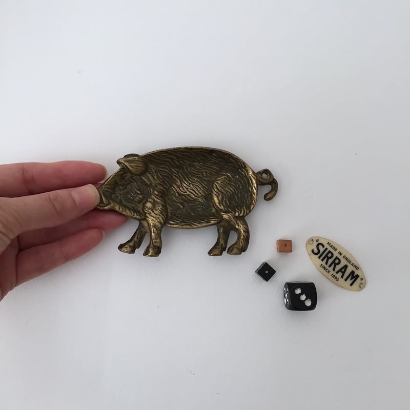 pig metal tray / 真鍮のブタのトレイ アクセサリースタンド | cocon