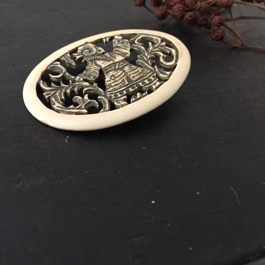 ivory brooch / アンティークアイボリーブローチ 透かし模様 | cocon