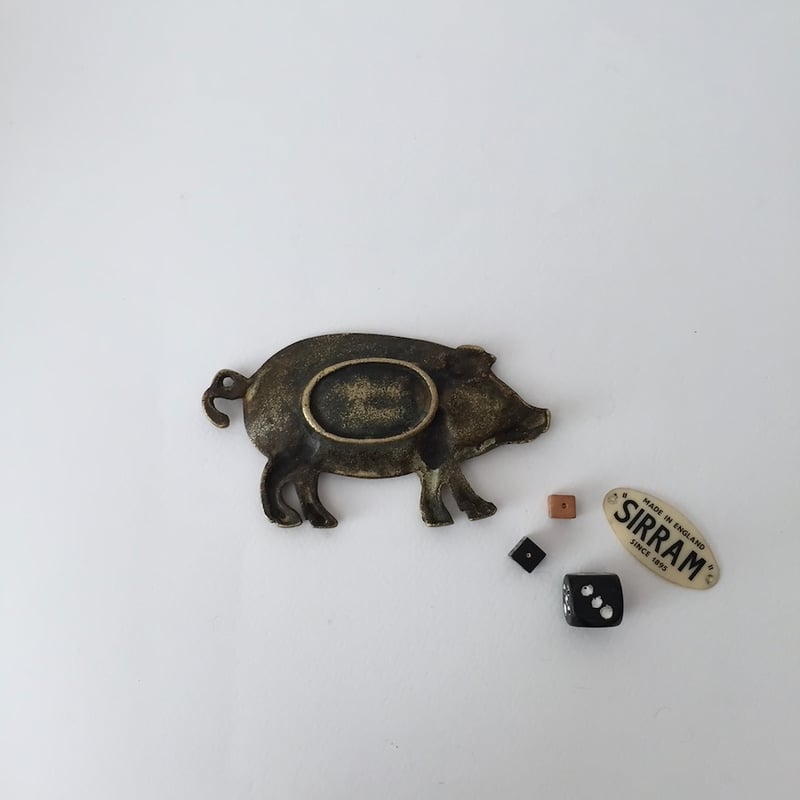 pig metal tray / 真鍮のブタのトレイ アクセサリースタンド | cocon