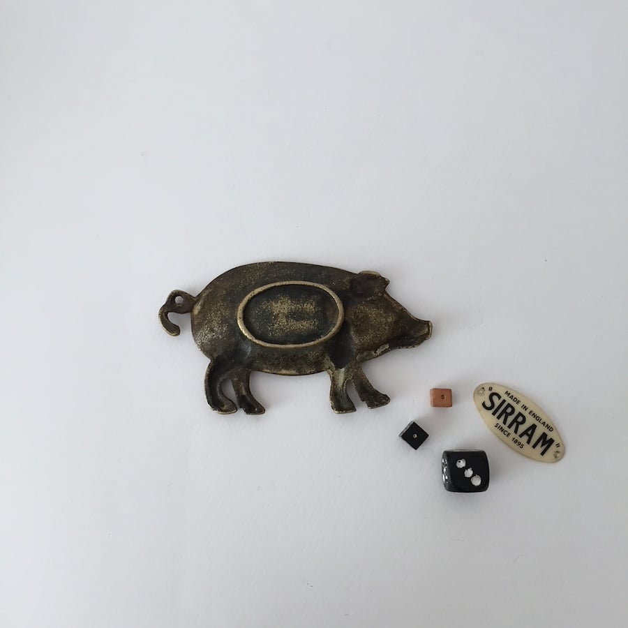pig metal tray / 真鍮のブタのトレイ アクセサリースタンド | cocon