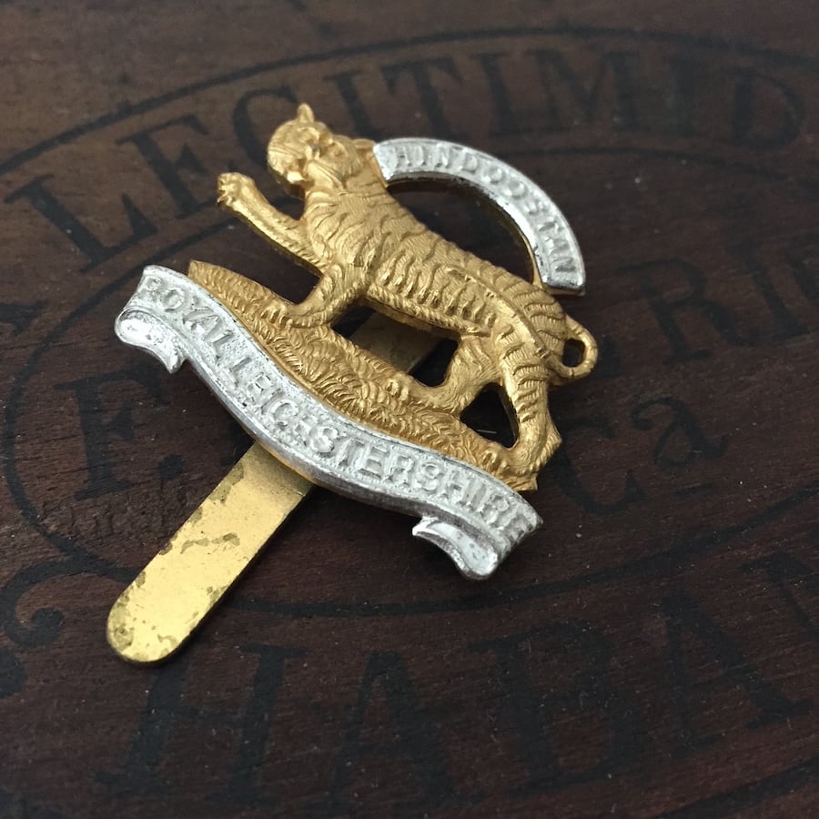 【実物美品】イギリス軍 グレンギャリー帽 王室連隊（ロイヤル連隊） emblem / アンティーク紋章 | cocon