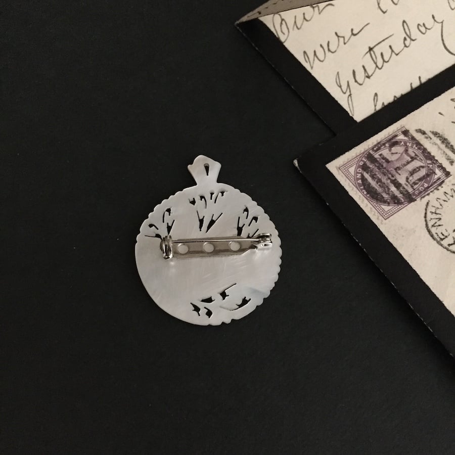 bird brooch / マザーオブパールベツレヘムバードブローチ 白蝶貝 | cocon