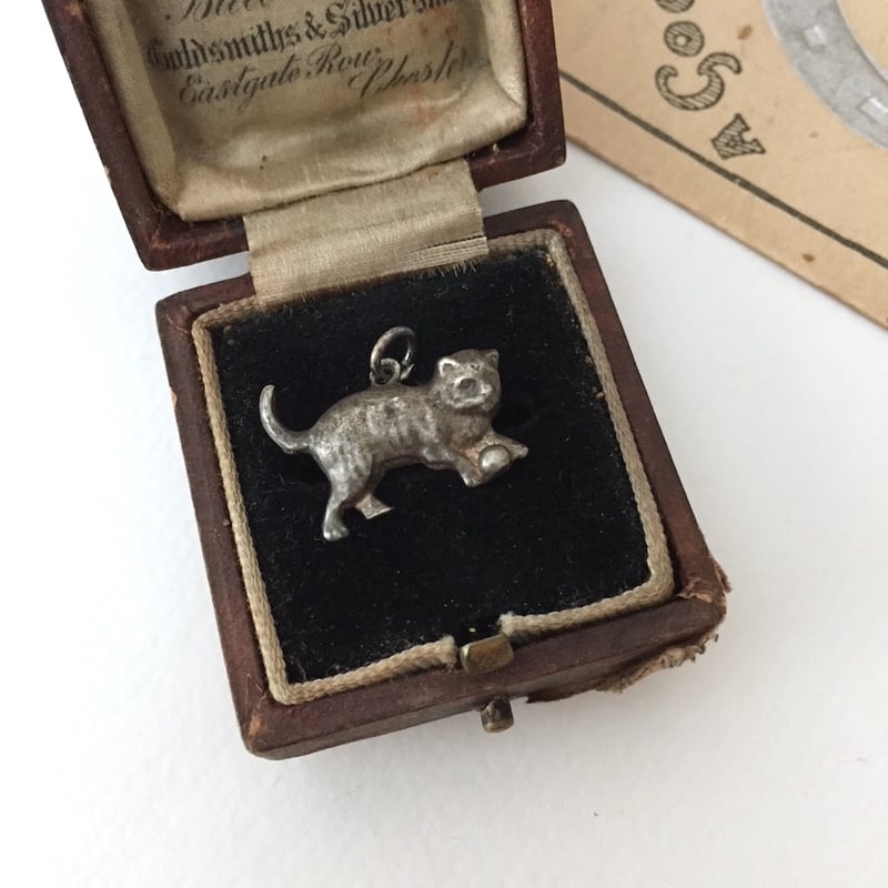 cat pendant top / アンティークシルバーねこチャーム cat charm |