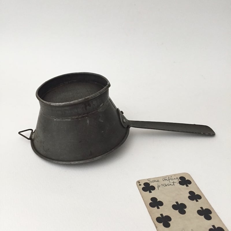 英国 ヴィンテージ 陶器 フラワーシフター 小麦粉 調味料入れ 雑貨 陶器 持手付き  粉ふるい シフター レトロ 93062 498813_6.jpg?size=n