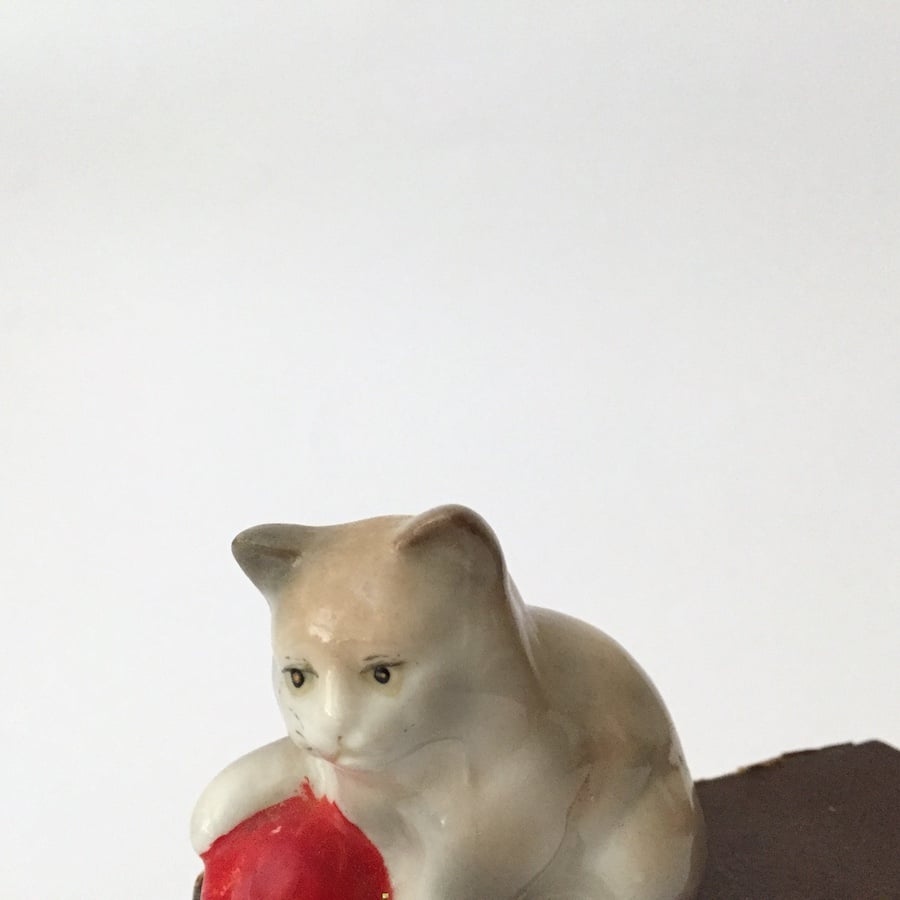 猫モチーフ 陶器製 バスケット 置物 小物入れ レトロ cat figure / アンティーク猫おきもの | cocon