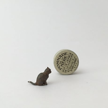 brown cat lead figure / 鉄のねこフィギュリン