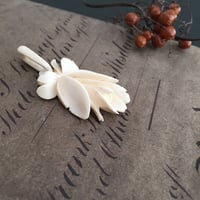 rose brooch / アンティークボーンバラブローチ