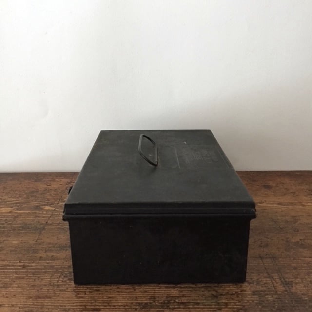 first aid tin / アンティークファーストエイド缶 救急箱 | cocon