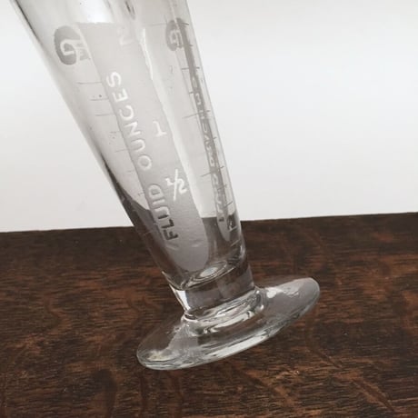 measure glass　アンティークメジャーグラス　目盛りグラス