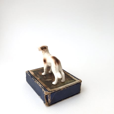 dog figure / アンティークボルゾイ犬の置きもの