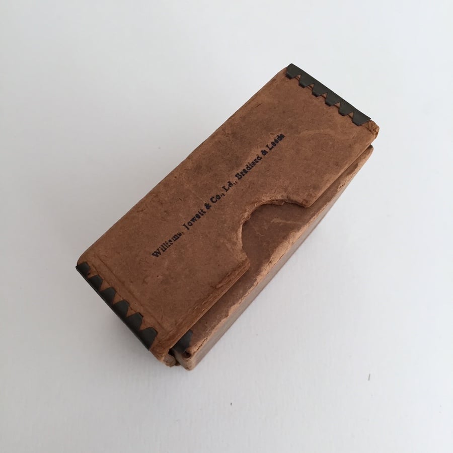 * antique box ୨୧ * ブルーの小花柄 19世紀の古い 紙箱 antique box ୨୧ * ブルーの小花柄 19世紀の古い 紙箱 antique