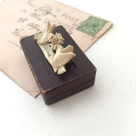 ivory bird brooch /　アンティークアイボリーバードブローチ