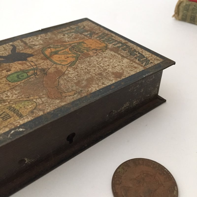 money tin box / アンティークブック型貯金箱 | cocon