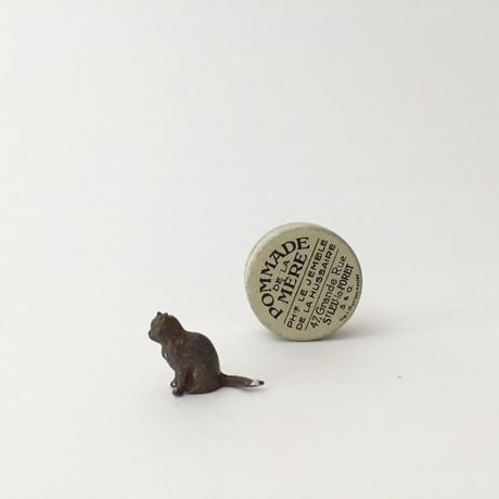 brown cat lead figure / 鉄のねこフィギュリン