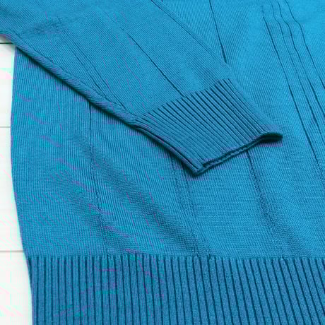 〇【洗濯OK／ウーステッドウール】　12ゲージ　針抜きプレーティング　Vネックセーター　3色