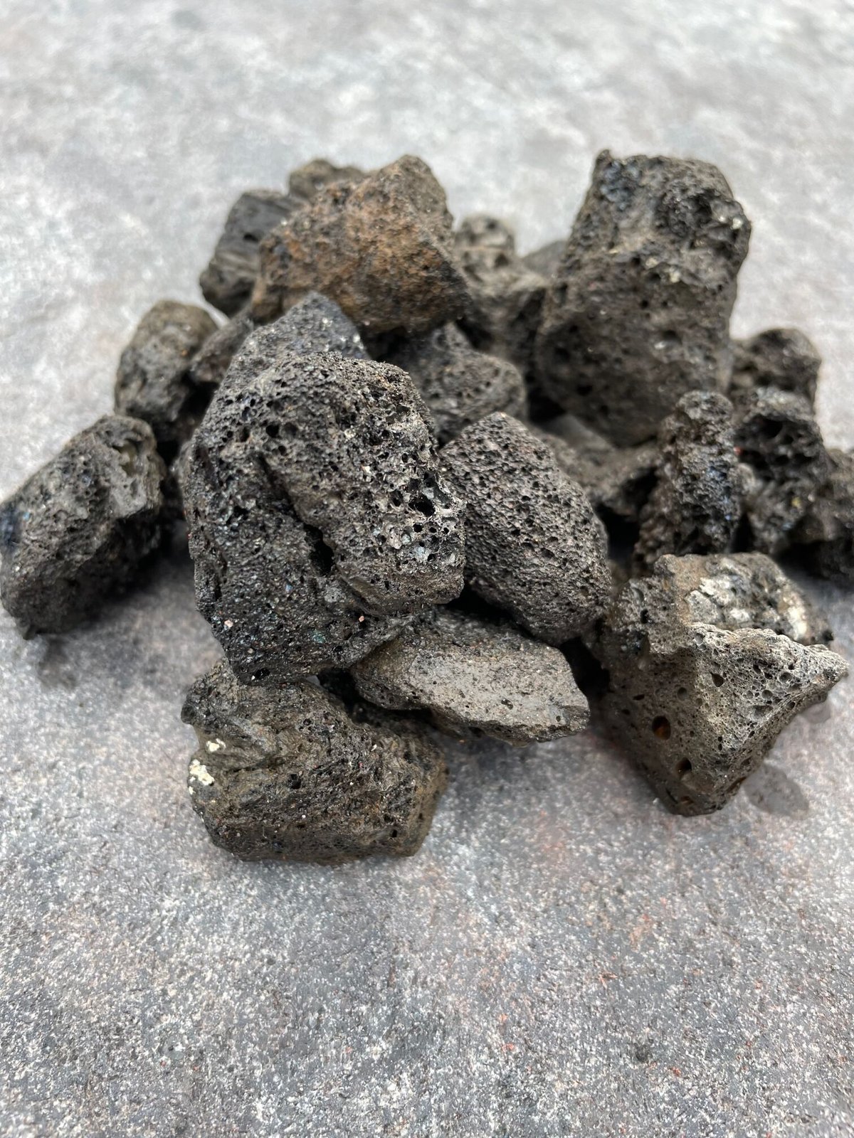 黒ボク石 溶岩石 埼玉引取り